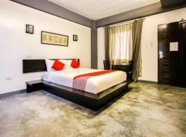 RedDoorz at The KWE Hotel and Resort，位于安吉利斯的酒店