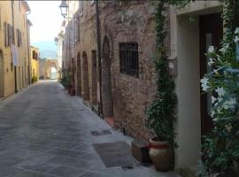 Casa Contadina in borgo medievale, Tuscany，位于Monteguidi的度假短租房