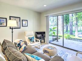 Walden Golf Course Condo Near Lake Conroe!，位于蒙哥马利的酒店