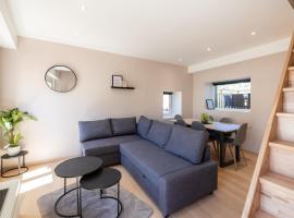 Joli T3 en Duplex avec terrasse #6，位于埃姆布能的酒店