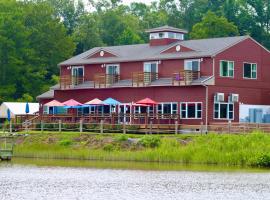 Surry Seafood Company，位于Surry的酒店