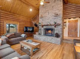 Cozy Custom Cabin In The Pines-Williams AZ，位于威廉姆斯的木屋