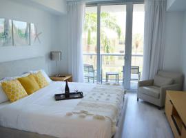 Lovely 1 Bedroom condo 1 Bath w patio & kitchen，位于哈兰代尔海滩的公寓