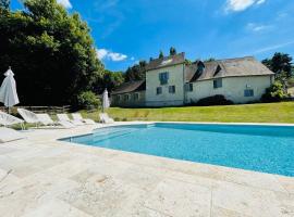 Seigneurie Les Aulnaies exceptional building with swimming pool，位于方蒂提斯的酒店