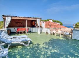 Apart con terraza y vistas al mar，位于卡隆赫的酒店