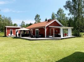 Very nice and family friendly holiday home in Dalsland，位于Bäckefors的度假屋