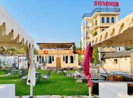 Shivohum Adventure Retreat，位于Sāmod的酒店