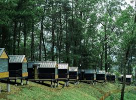 Bobocabin Coban Rondo, Malang，位于Songgoriti的酒店