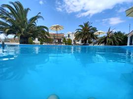 PALMAR CLUB - Villa ZENOBIA，位于Vraná的带泳池的酒店