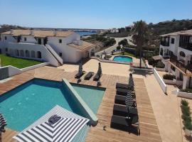 Calallonga Hotel Menorca，位于马翁的带泳池的酒店