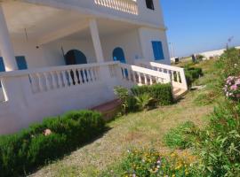 Villa en el campo sobre el mar，位于Ras El Ma的经济型酒店