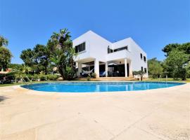 Villa Fati With Pool by Vacationy，位于特罗亚的酒店