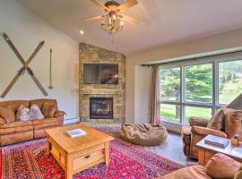 Walk to Ski Lift: Copper Mountain Home w/ Hot Tub，位于铜山的酒店