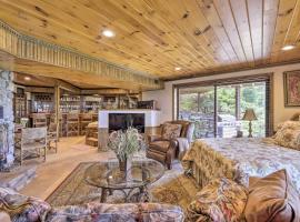 Cozy Studio Indoor Hot Tub and Inground Pool Access，位于安卡斯维尔的酒店