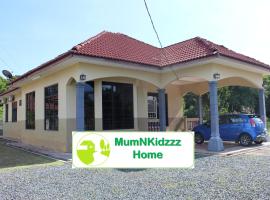 MumNKidzzz Homestay at Kerteh，位于Kampong Pengkalan Pangan的度假屋