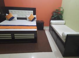APOORVA HOTEL，位于拉尼凯特的酒店