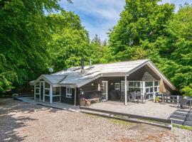 12 person holiday home in Glesborg，位于格莱斯堡的酒店