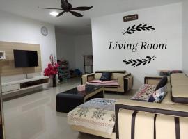 Sakura Homestay 4 bedrooms 14pax- Eaton Hills Padang Kerbau Miri，位于米里的乡村别墅