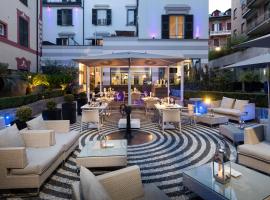 LHP Hotel Santa Margherita Palace & SPA，位于圣玛格丽塔-利古雷的带按摩浴缸的酒店