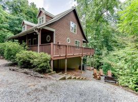 Private Luxury Cabin w Pool Table and Firepit，位于科尼利亚的酒店