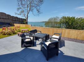 Martello View - 3 Bedroom Holiday Home - Llanreath，位于彭布罗克码头的度假屋