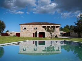 Countryside Villa with Nature & Pool - 'Casa dos Vasconcelos'，位于查韦斯的酒店