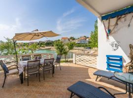 Gorgeous Home In Lun With Wifi，位于伦的酒店