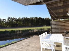 Lovely cottage on the countryside in Nar, Gotland，位于Stånga的酒店