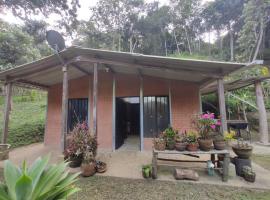 Cucú Ardilla Vivienda Campestre en Pance，位于卡利的酒店