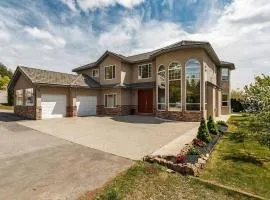 GreenLeaf 2 BDRM 1BTH Suite & Private Entry