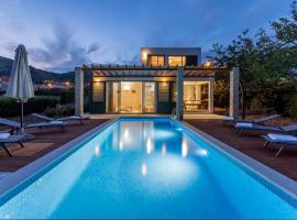 Villa Trogir save 15 percent on Split-villas com，位于特罗吉尔的乡村别墅