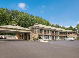 Quality Inn & Suites Mt Chalet，位于克莱顿的酒店