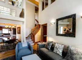 3 Bedroom Antlers Vacation Rental With Incredible Slopeside Views And Just A Short Walk To Gondola And Lionshead Village