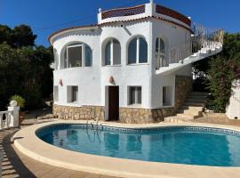 Villa El Loto Blanco beautiful apartment for rent.，位于贝尼萨的酒店