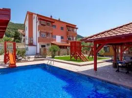 Gorgeous Apartment In Banjol With Wifi