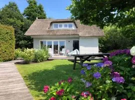 Idyllic Lakehouse - dog is welcome fenced garden