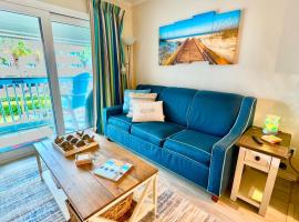 Sun Splashed Condo! Steps to Beach and 2 Pools Galveston Island，位于加尔维斯敦加尔维斯敦岛会议中心附近的酒店