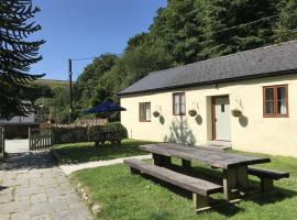 The Exmoor Forest Inn Cottage，位于Simonsbath的酒店