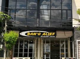 Bang Alief Property near Taman Tajamara Sumenep Mitra RedDoorz，位于Sumenep的带停车场的酒店