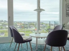 Great 3 BR Loft Apt / Views / Free Parking