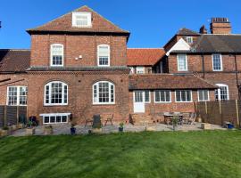 Red Barns Bed & Breakfast，位于雷德卡红车赛马场附近的酒店