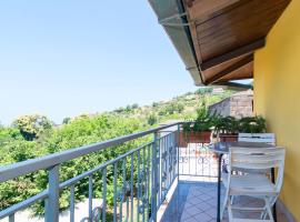 Apartment Mansardina sui Due Golfi by Interhome，位于Torca的酒店