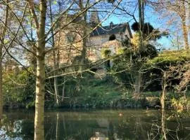 Grande maison de charme, 14 pers. 5 chambres, sauna, écrin de verdure, baby foot