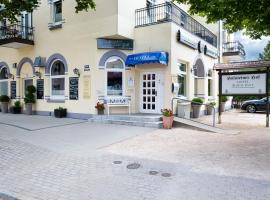 荷斯坦霍夫餐厅公寓，位于格斯塔特德施贵族街附近的酒店