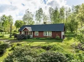 Nice cottage in Knared close to nature