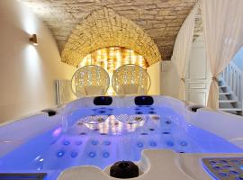 La Dolce Vita Spa privatif，位于多勒的带按摩浴缸的酒店