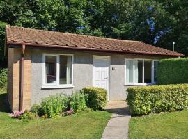 Detached Bungalow in North Cornwall，位于博德明的酒店