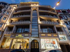 Hotel Monarch，位于巴统的酒店
