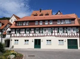 Das schiefe Haus- Wohnung "Nibelungen"