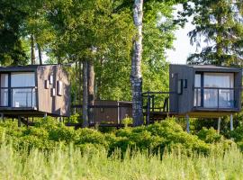 Mornamaa puumaja Pesä 2，位于Karksi的酒店
